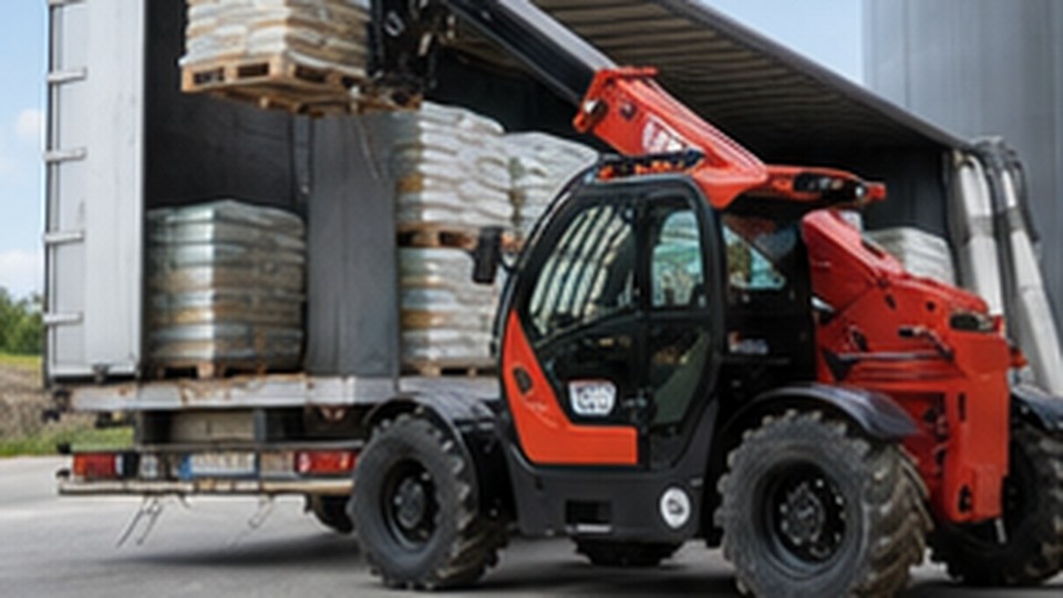 Telehandler or Telescopic Wheel Loader: Which Fits Farm and Construction Work?