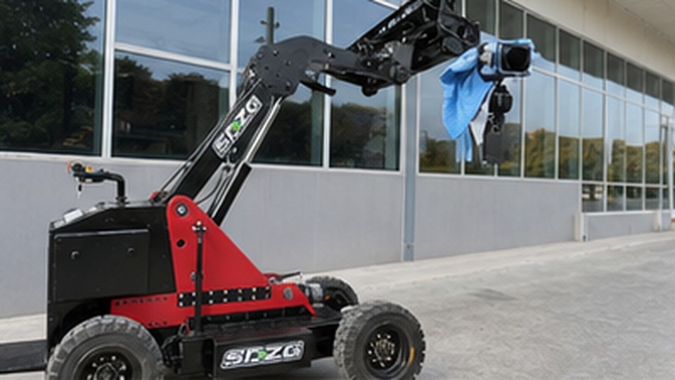 How Should Remote Forklift Cameras Be Kept Clear in Dust and Rain?