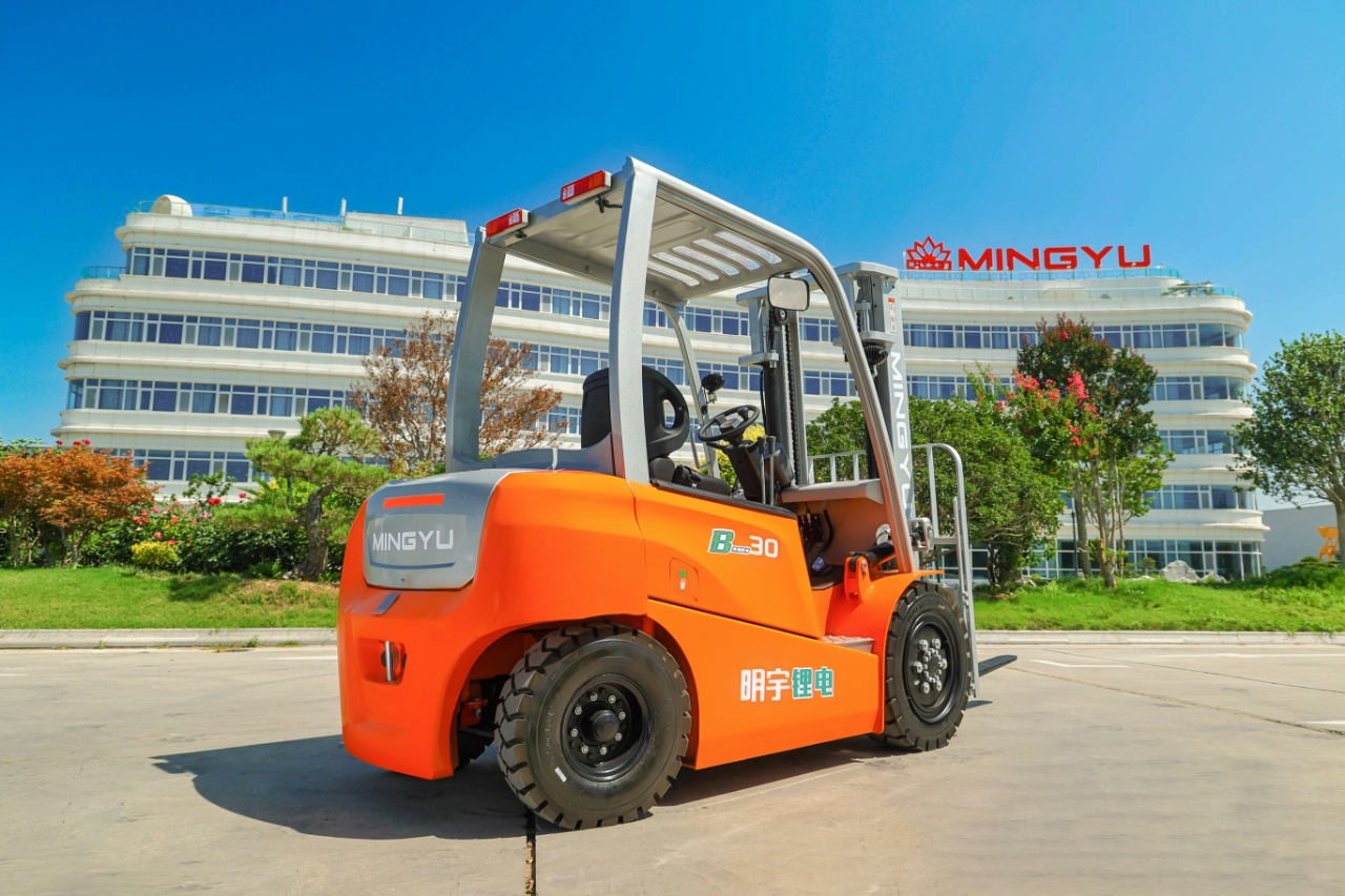 Can Electric Forklifts Be Used in the Rain?