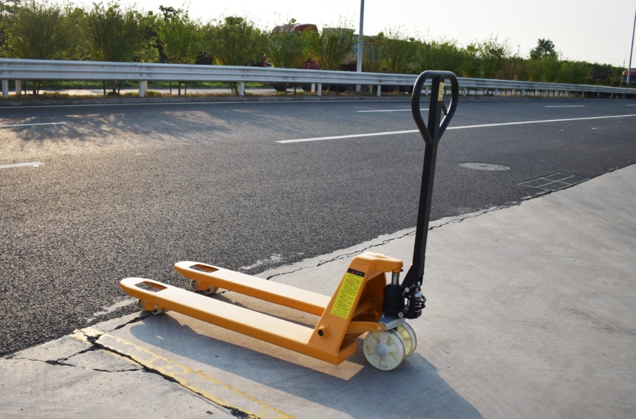 Do You Need Training to Use a Pallet Truck?