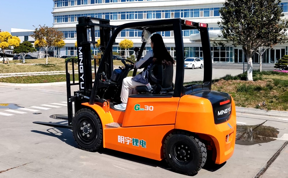 Can Electric Forklifts Handle Delicate Loads Like Carpet and Tile