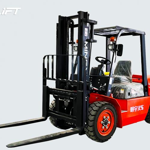 What are the three types of forklifts?