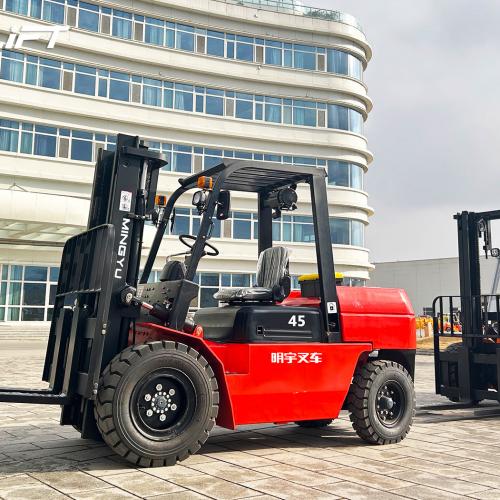 What is the difference between diesel forklift and electric forklifts?