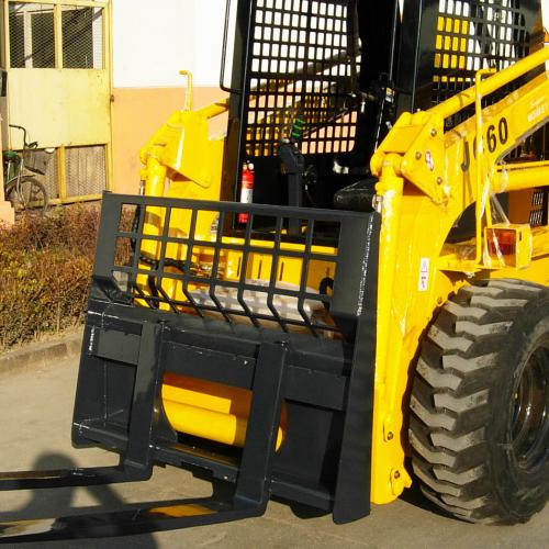 How to operate a skid steer loader?(Including safety tips)