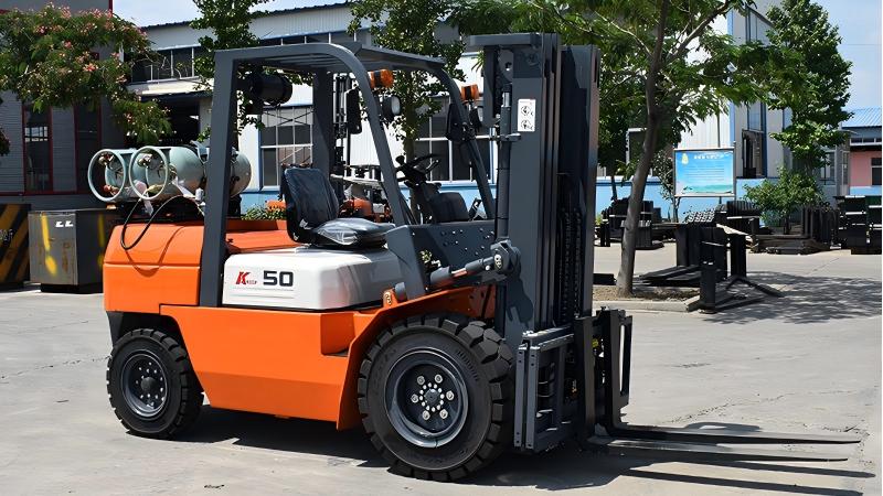 What Attachments Work with Dual-Fuel Forklifts?