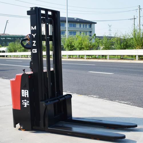 What are the best budget manual pallet stackers under $1000?