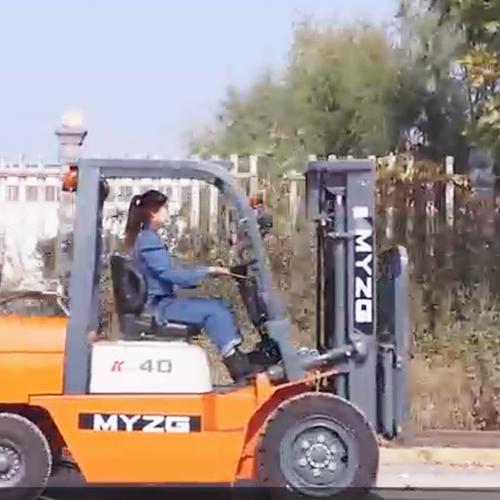 How does switching between LPG and gasoline work in a dual-fuel forklift?