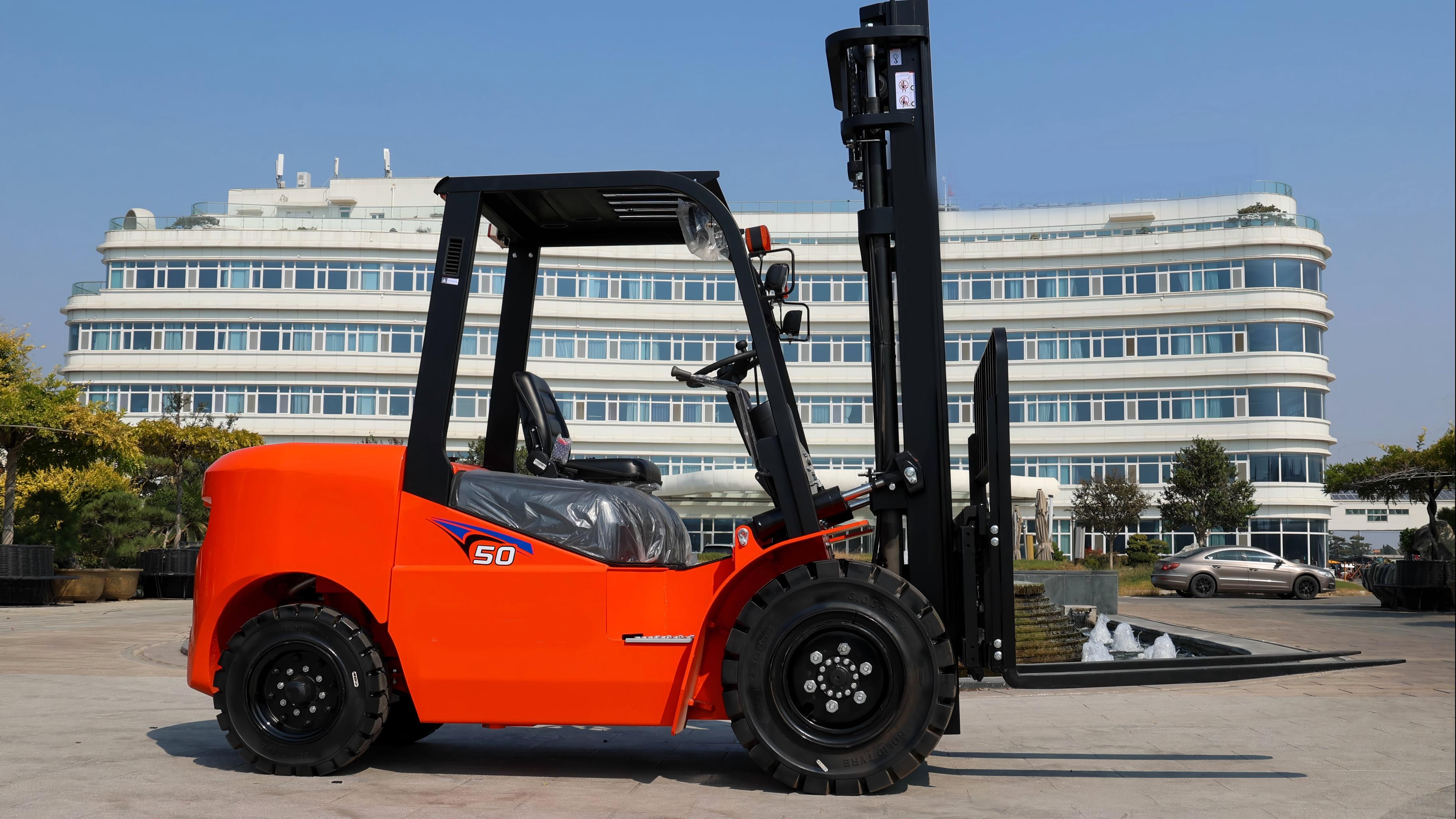 What Factors Should I Consider When Buying a Forklift for My Warehouse?