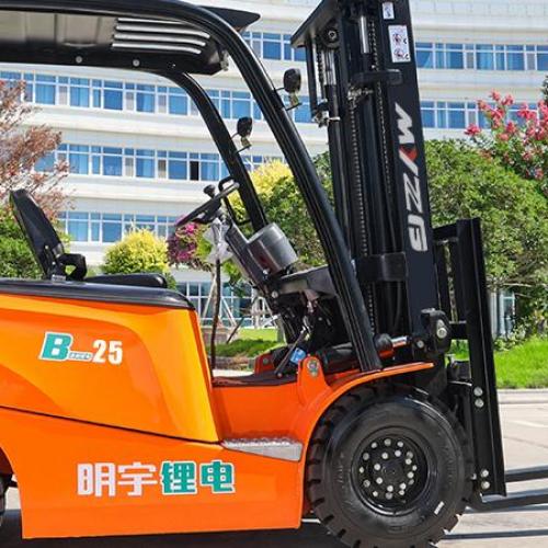 Training requirements for operating articulated rough-terrain forklifts?