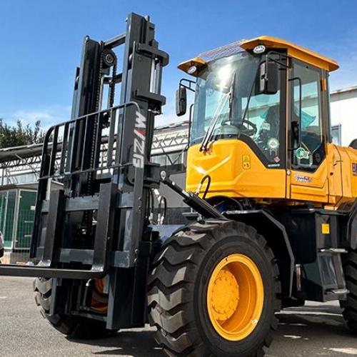 Best forestry forklift for logging:Articulated or standard?