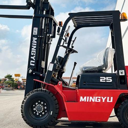 What is the average price of a new diesel forklift?