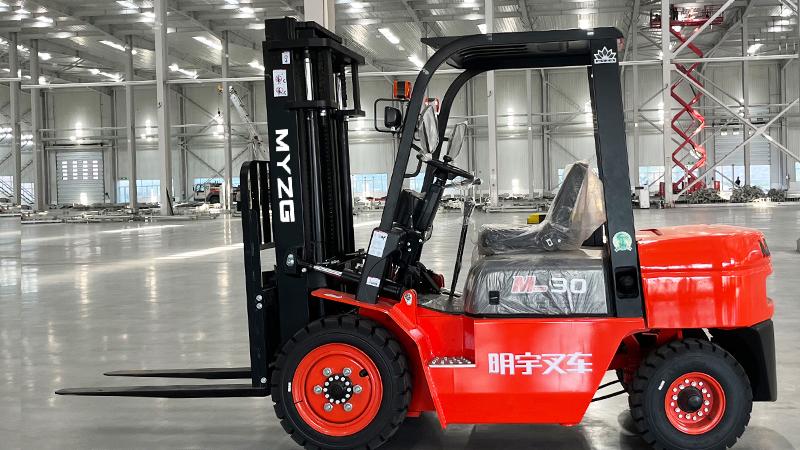 What is the typical lifespan of a diesel forklift engine?