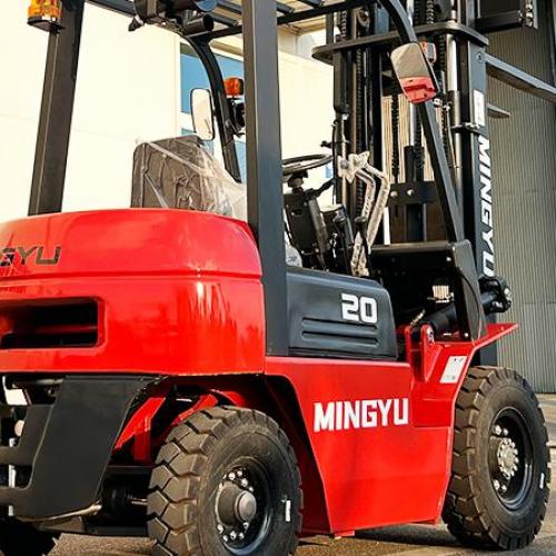 How much fuel does a diesel forklift consume per hour?
