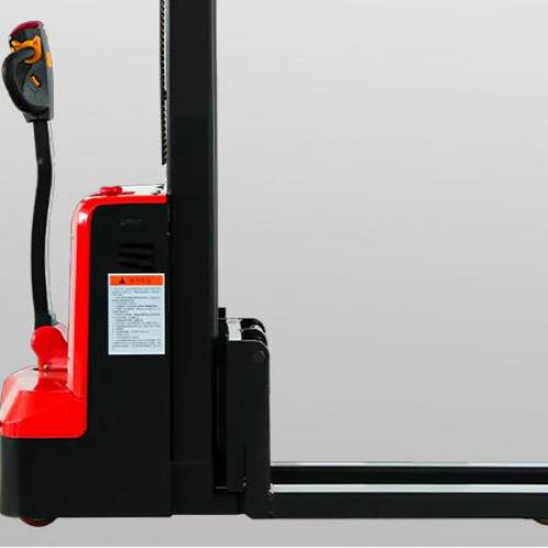 Which is better: a reach truck or a stacker for narrow aisles?