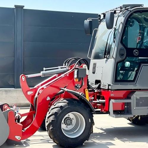 What are the maintenance benefits of a hydrostatic versus a torque converter telescopic loader?