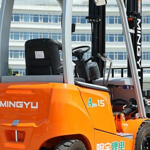 Can a forklift charge while being used?