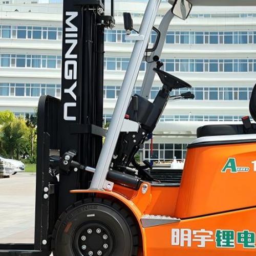 What is the difference between a pallet stacker and a forklift?