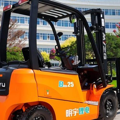 Electric vs. Internal Combustion (IC) forklift maintenance: What's the difference?