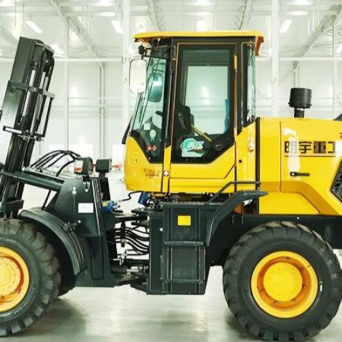 How to safely operate a rough terrain forklift on slopes？ 