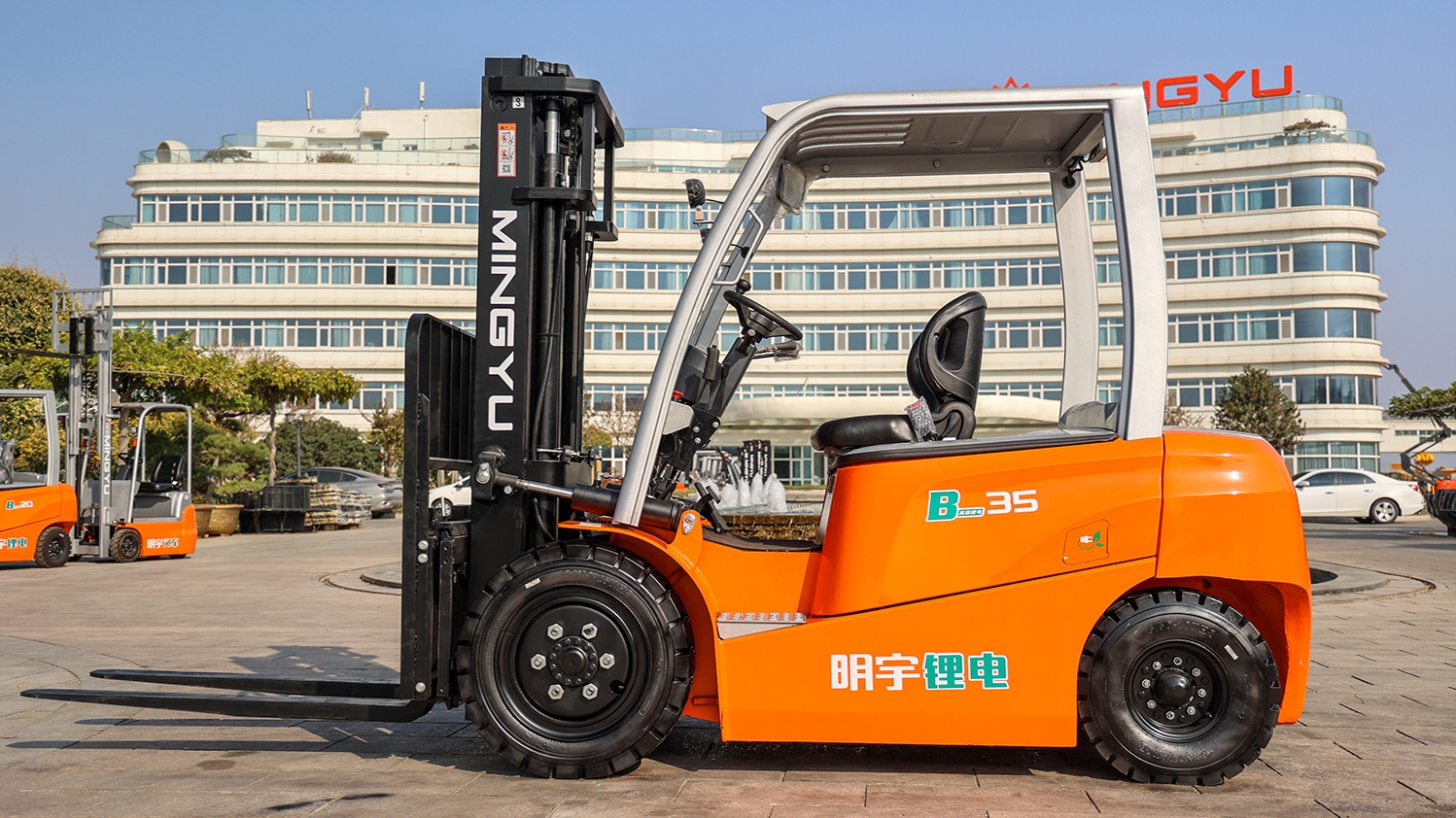 Lithium-Ion vs. Lead-Acid Forklift: Comparison of Long-Term Repair Costs