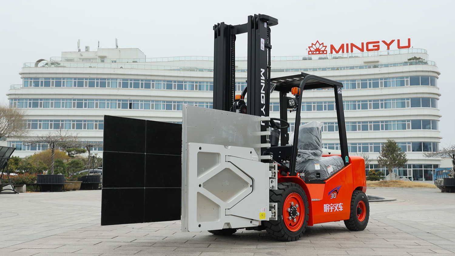 How to Drive a Forklift: A Complete Beginner’s Guide