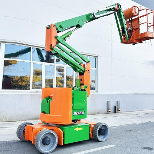 What is the maximum wind speed for safe outdoor aerial lift operation?