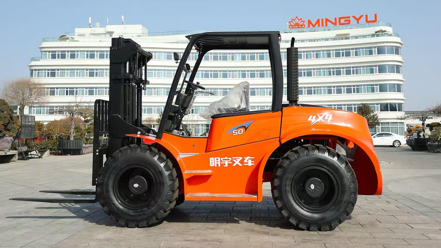 What Is the Average Fuel Consumption (gal/hr) of a Diesel Rough Terrain Forklift?