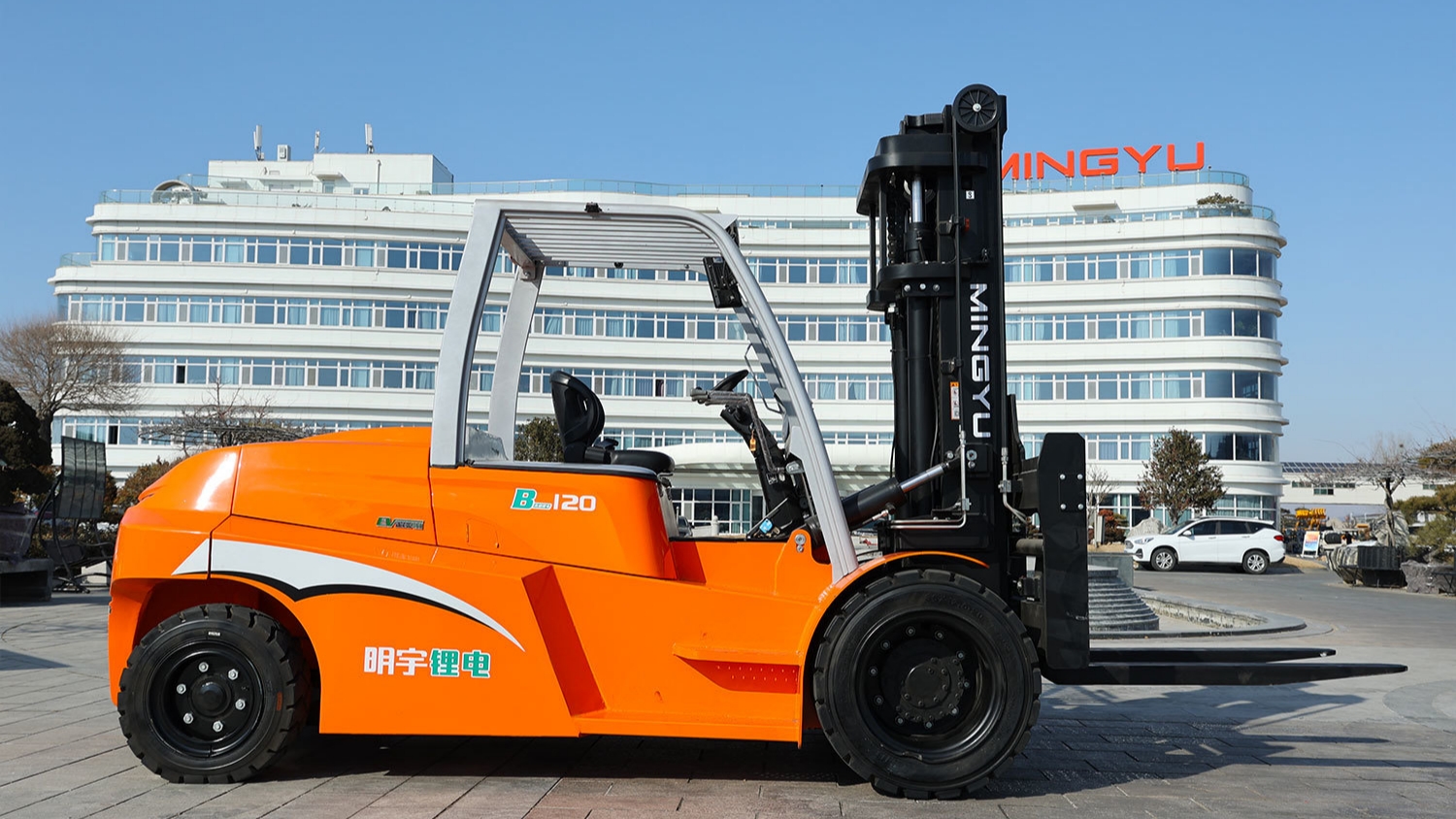 Can Electric Forklifts Work Outdoors on Rough Uneven Ground?