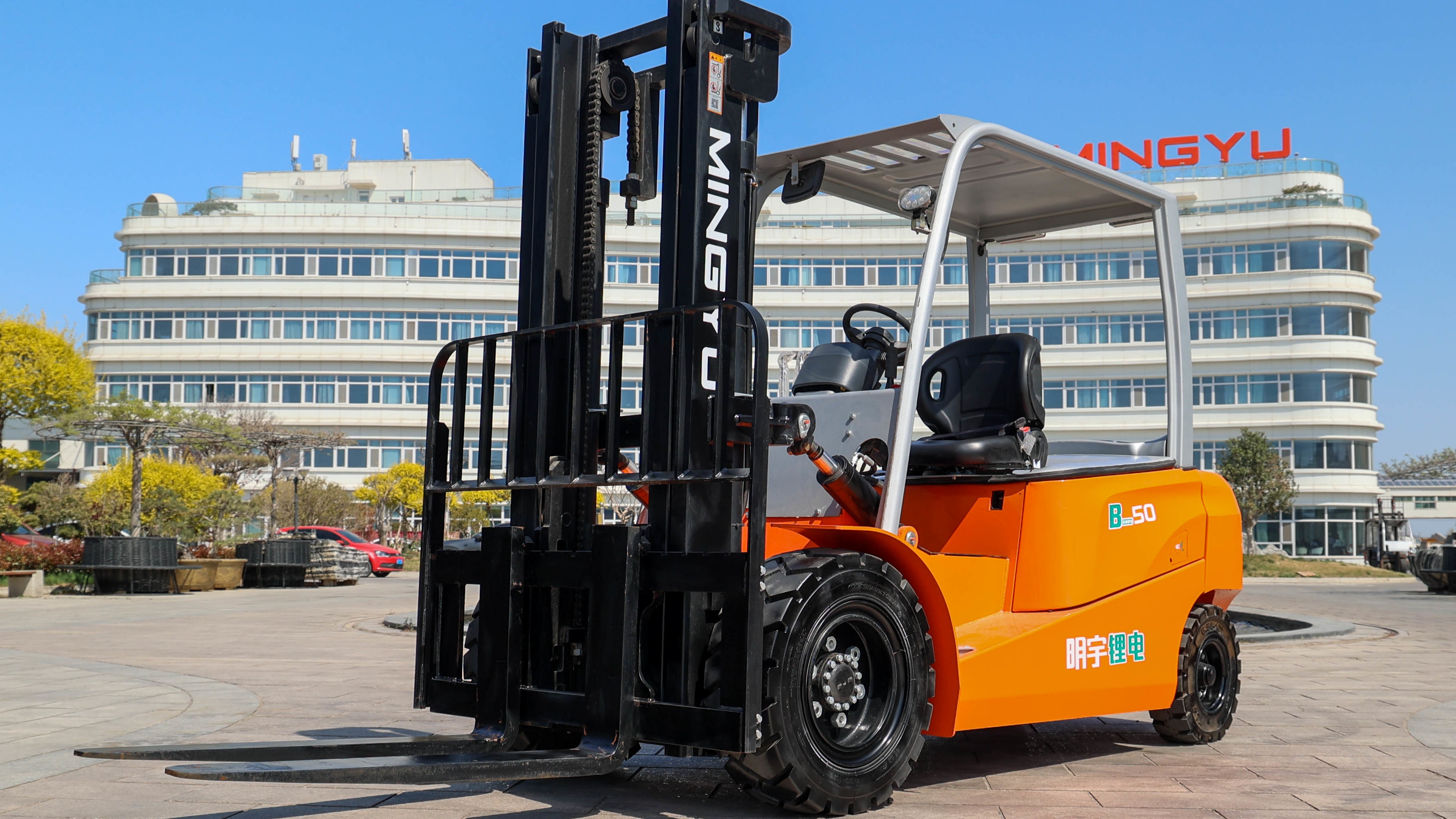 How Long Can a Lithium Electric Forklift Work on a Full Charge?