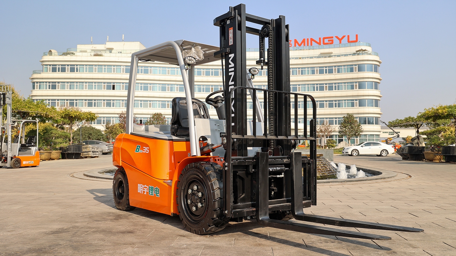 What Is the Maximum Lifting Height of a Standard Forklift?