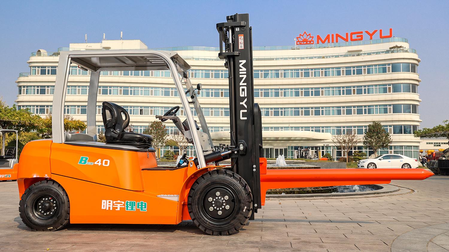 ¿Cuánto cuesta un montacargas articulado JCB/Manitou?