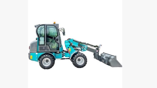 ¿Cuál es la capacidad de elevación y el alcance máximo de un cargador telescópico compacto típico?