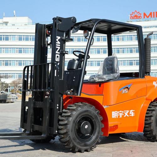 Tipos de neumáticos para montacargas todo terreno