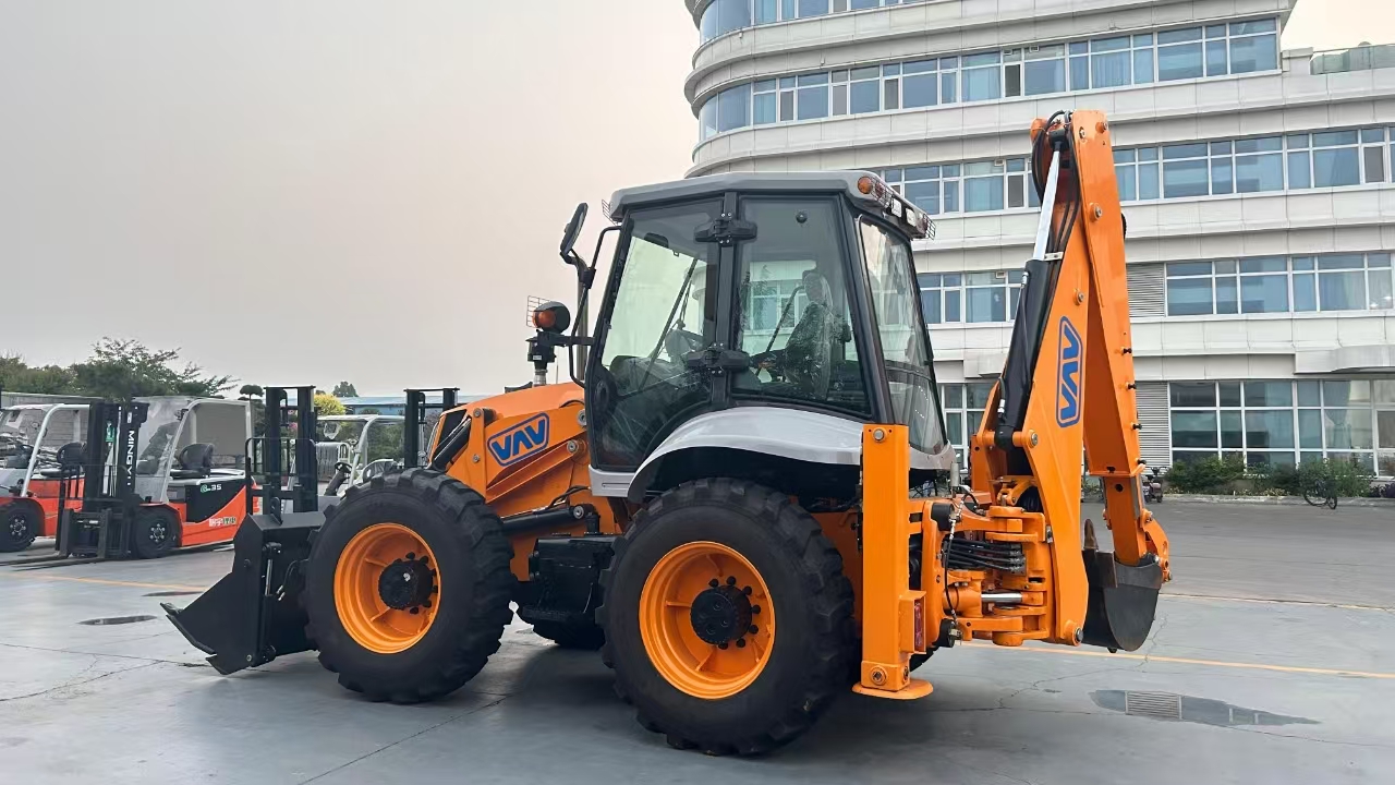 ¿Qué mantenimiento rutinario requiere una retroexcavadora (backhoe loader)?