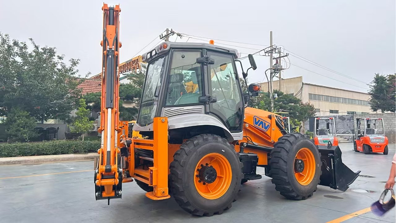 ¿Cuál es la diferencia entre una retroexcavadora con subchasis y una montada en enganche de 3 puntos?