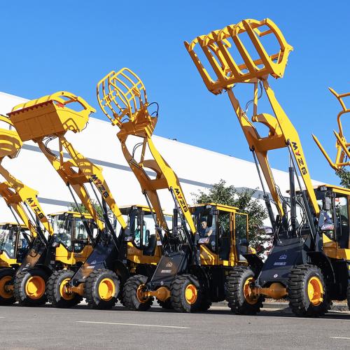 ¿Qué accesorios son los más útiles para una cargadora de ruedas en una granja?