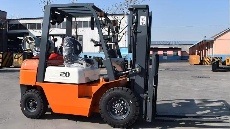 ¿Cómo cambiar de forma segura un tanque de propano/GNL en un montacargas?