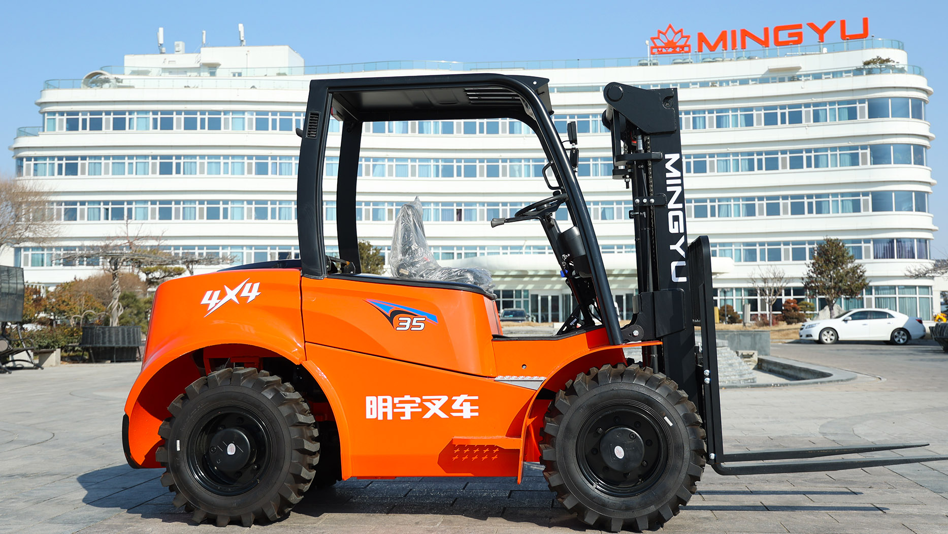 What are the key features of rough terrain trucks/forklifts?