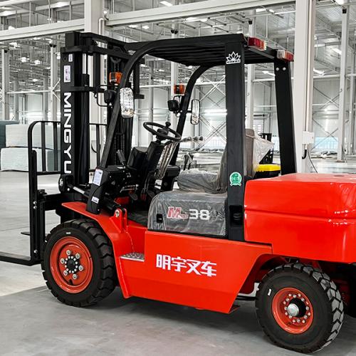 What is the difference between an electric forklift and a diesel forklift?