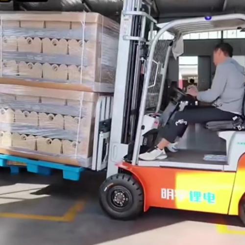 why should I choose an electric forklift ?