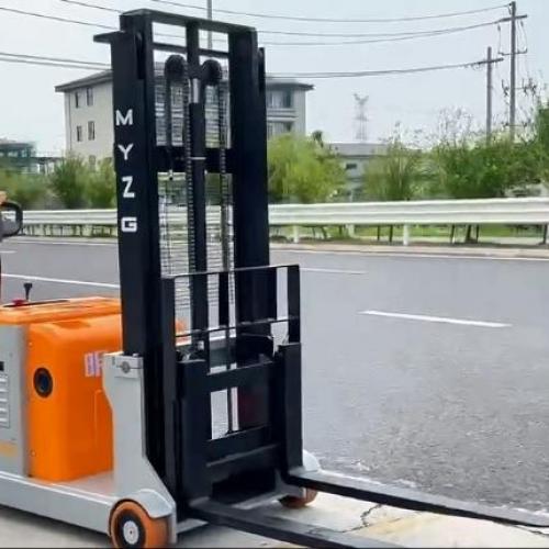 What Certifications Are Needed for Warehouse Operators?