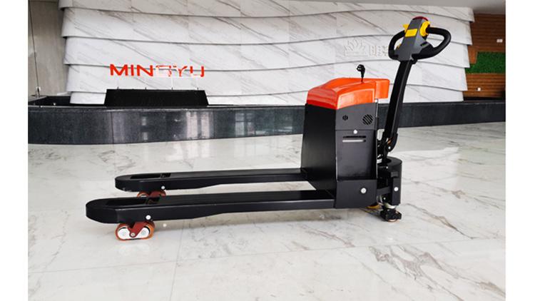 What is the Difference Between a Pallet Jack and a Pallet Stacker?