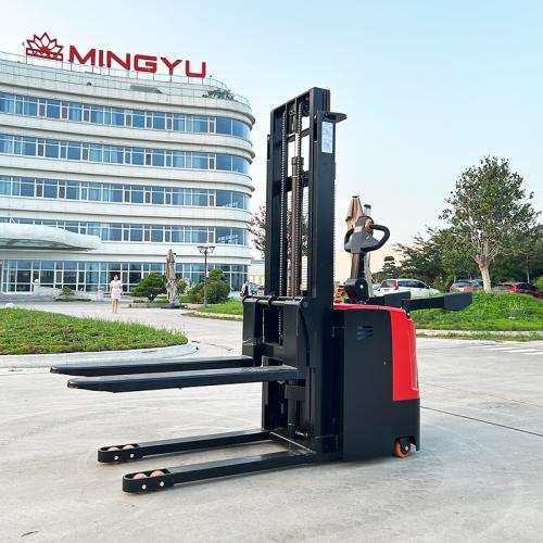 É necessário ter licença para operar uma empilhadeira de paletes?