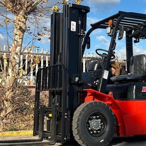 Являются ли вилочные погрузчики СНГ безопасными для использования внутри помещений и в замкнутых пространствах?