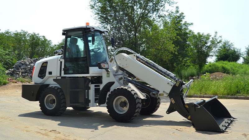 Какова грузоподъемность и максимальная досягаемость обычного компактного телескопического погрузчика?