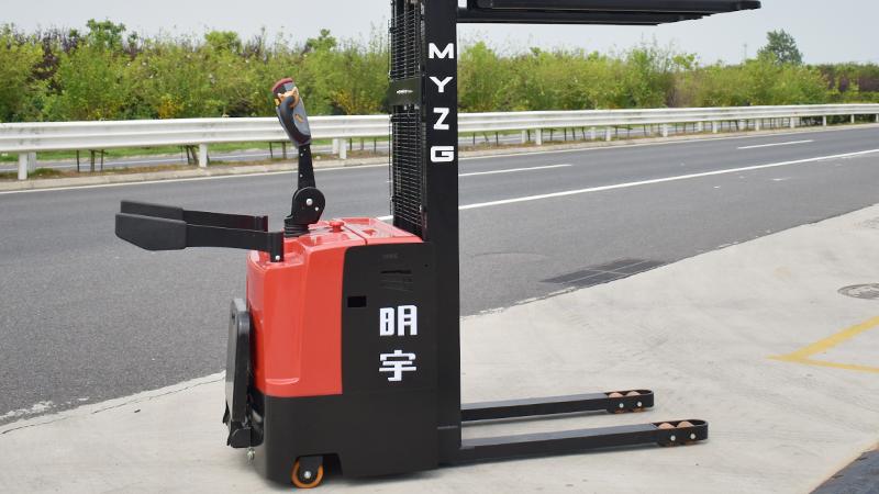 Каковы основные требования безопасности при работе передатчика?