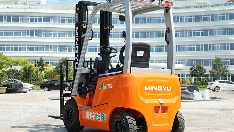 Может ли вилочный погрузчик заряд во время использования?