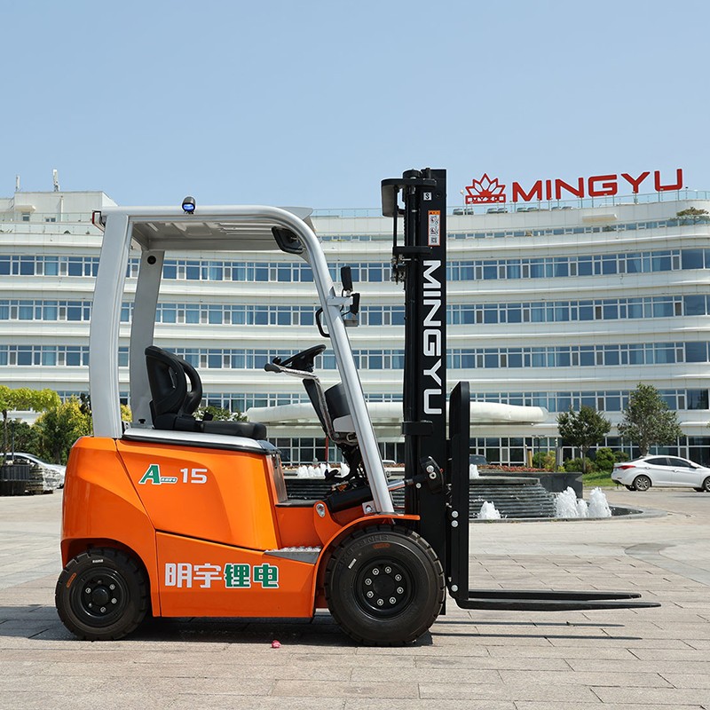 Революция в транспортировке материалов: Электропогрузчик CPD15 на литий-ионных батареях для тяжелых складских операций Революция в транспортировке материалов: Электропогрузчик CPD15 на литий-ионных батареях для тяжелых складских операций